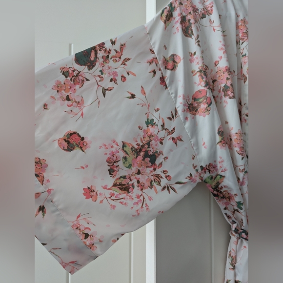 Satin floral robe with waist tie - Picture 4 of 4